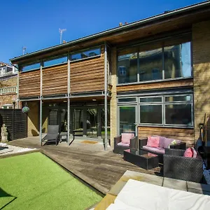 The Edge - Parking - By Lets Holiday home Brighton